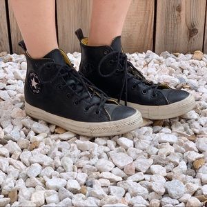 Converse chuck all star hi tops (7 US)
